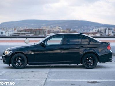 Second-hand BMW 318 143 CP (105 kW) 2010 Culoarenegru Berlinǎ