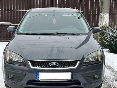 Culoaregri Utilizat 2005 Ford Focus Titanium Hatchback | 1.550 EUR (Preț OK)