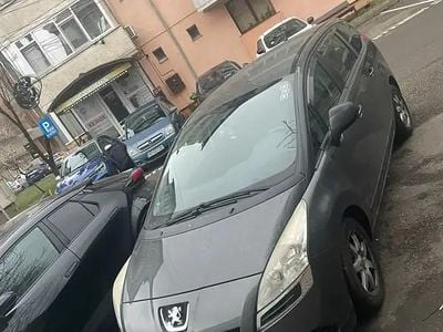 Gri Utilizat 2011 Peugeot 5008 Monovolum | 3.800 EUR (Puțin scump)