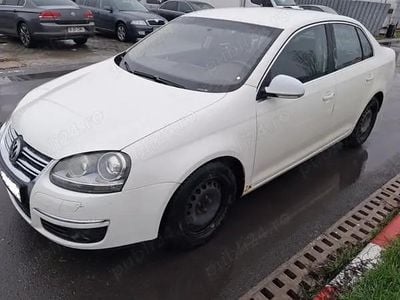 Alb Utilizat 2008 VW Jetta Berlinǎ | 2.750 EUR (Preț bun)
