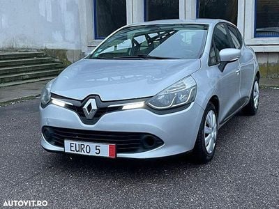 Culoareargint Second-hand 2015 Renault Clio IV Intens Berlinǎ | 4.999 EUR (Preț bun)