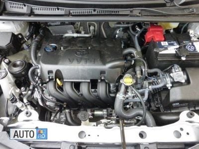 Second-hand Toyota Yaris 150 CP (110 kW) 2014 Argintiu Hatchback