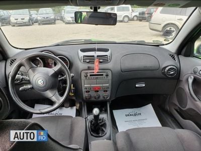 Second-hand Alfa Romeo 147 90 CP (66 kW) 2001 Negru Hatchback