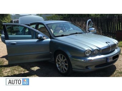 Second-hand Jaguar X-type 131 CP (96 kW) 2004 Albastru Berlinǎ