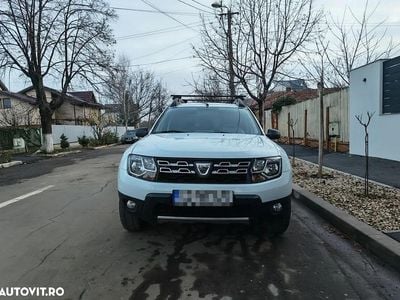 Culoarealb Utilizat 2015 Dacia Duster Lauréate SUV | 9.200 EUR (Puțin scump)