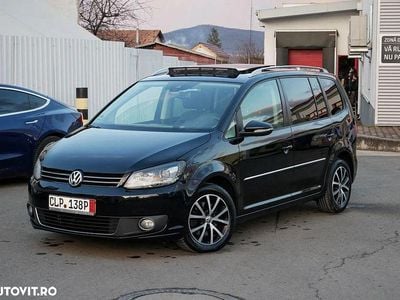 Culoarenegru Utilizat 2015 VW Touran Monovolum | 8.999 EUR (Super Preț)