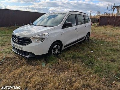 Second-hand Dacia Lodgy Lauréate 110 CP (80 kW) 2017 Culoarealb Monovolum