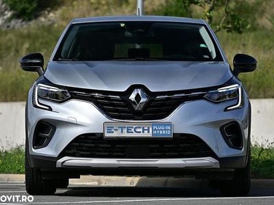 Second-hand Renault Captur Techno 160 CP (117 kW) 2022 Culoareargint SUV