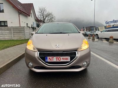 Second-hand Peugeot 208 Active 95 CP (69 kW) 2012 Culoaregalbeuriu Hatchback