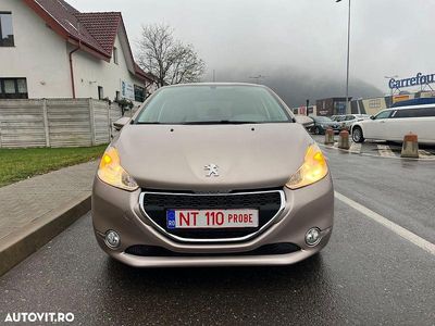 Culoaregalbeuriu Utilizat 2012 Peugeot 208 Active Hatchback | 5.300 EUR (Preț OK)