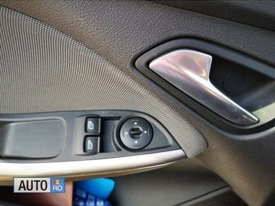 Alb Utilizat 2012 Ford Focus Hatchback | 6.700 EUR (Puțin scump)