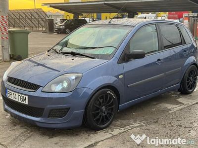 Utilizat 2006 Ford Fiesta Berlinǎ | 3.000 EUR