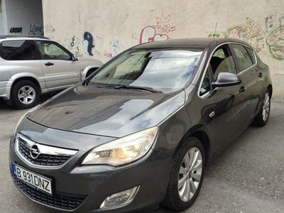Second-hand Opel Astra 140 CP (102 kW) 2010 Gri Hatchback