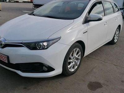 Second-hand Toyota Auris Hybrid Luna 99 CP (72 kW) 2016 Culoarealb Break