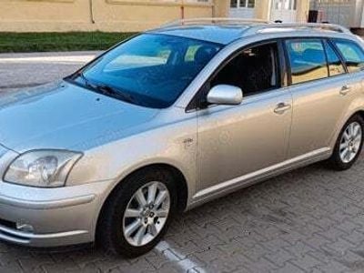 Second-hand Toyota Avensis T2 116 CP (85 kW) 2005 Auriu Break