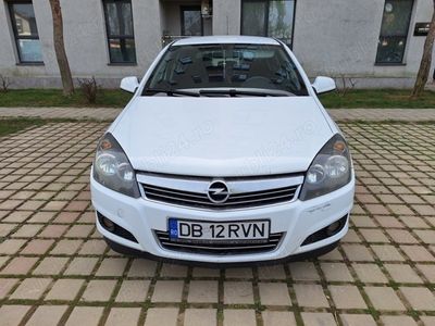 second-hand Opel Astra 1.4 benzina, 2010