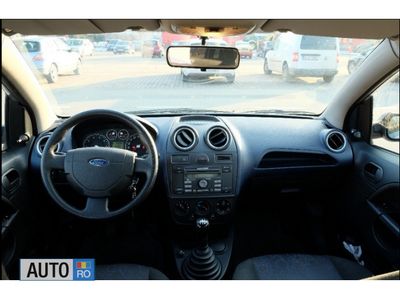 Second-hand Ford Fiesta 69 CP (50 kW) 2006 Albastru metalizat Hatchback