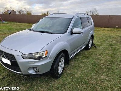 Second-hand Mitsubishi Outlander Intense+ 156 CP (114 kW) 2010 Culoareargint SUV