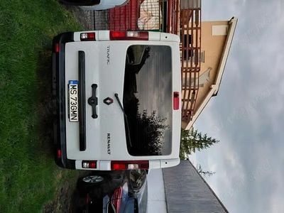 Second-hand Renault Trafic 145 CP (106 kW) 2017 Alb Monovolum