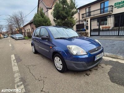 Second-hand Ford Fiesta Ambiente 70 CP (51 kW) 2007 Culoarealbastru Hatchback