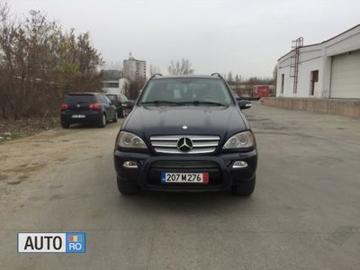 Albastru Utilizat 2004 Mercedes ML270 SUV | 5.850 EUR