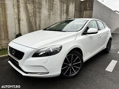 Culoarealb Utilizat 2016 Volvo V40 Summum Hatchback | 10.599 EUR (Puțin scump)