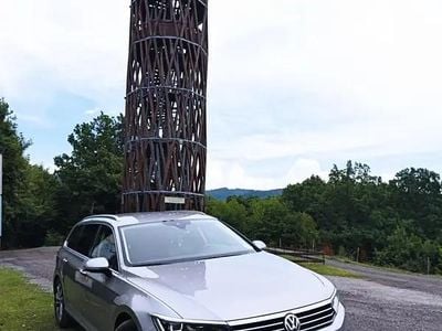 Second-hand VW Passat Highline 190 CP (139 kW) 2016 Gri Break