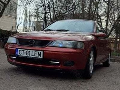 Rosu Utilizat 1998 Opel Vectra Berlinǎ | 500 EUR