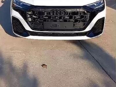 Culoarealb Second-hand 2024 Audi Q8 Premium SUV | 77.000 EUR (Puțin scump)