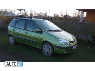 Verde Utilizat 2000 Renault Scénic Monovolum | 1.600 EUR
