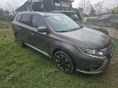 Maro Utilizat 2016 Mitsubishi Outlander P-HEV Berlinǎ | 14.500 EUR