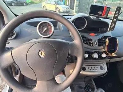 Alb Utilizat 2008 Renault Twingo Hatchback | 1.700 EUR