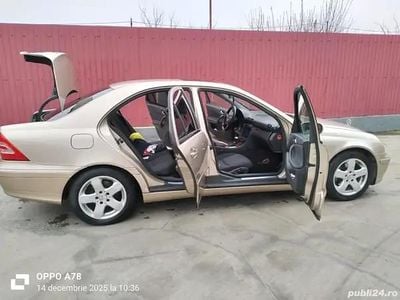 Bej Utilizat 2004 Mercedes C220 Berlinǎ | 3.900 EUR (Preț OK)