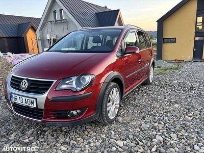 Culoarerosu Second-hand 2008 VW Touran Monovolum | 5.750 EUR