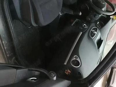 Second-hand Renault Clio II 75 CP (55 kW) 2008 Negru