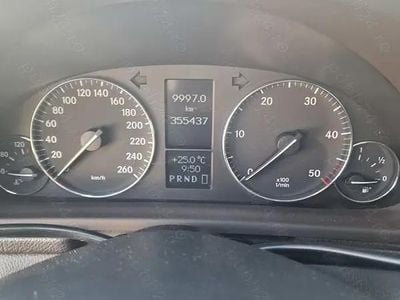 Gri Utilizat 2005 Mercedes C220 Berlinǎ | 2.000 EUR (Super Preț)