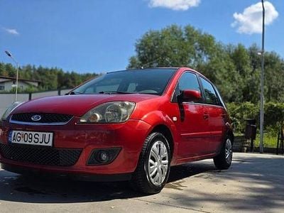 Second-hand Ford Fiesta Ambiente 68 CP (50 kW) 2007 Culoarerosu Hatchback