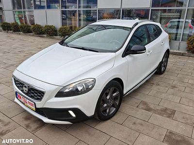 Second-hand Volvo V40 Summum 150 CP (110 kW) 2014 Culoarealb Hatchback