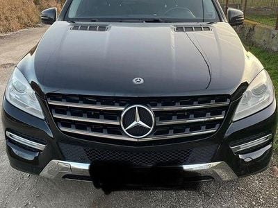 Culoarenegru Utilizat 2013 Mercedes ML250 SUV | 15.000 EUR (Preț bun)