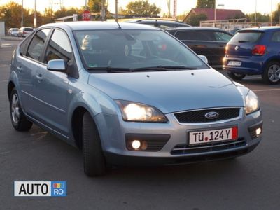 Albastru Utilizat 2006 Ford Focus Titanium Hatchback | 3.390 EUR (Scump)