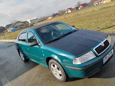 Verde Second-hand 2001 Skoda Octavia Berlinǎ | 900 EUR (Super Preț)