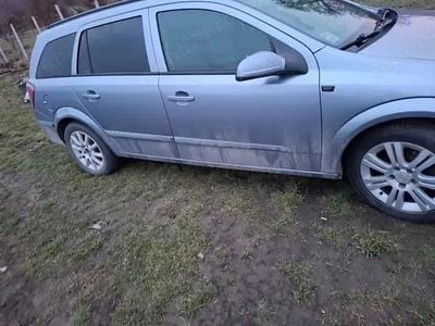 Second-hand Opel Astra 125 CP (91 kW) 2008 Gri Break