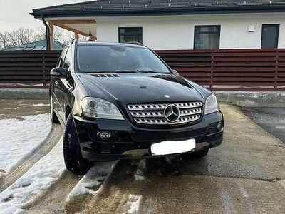 Second-hand Mercedes ML320 224 CP (164 kW) 2007 Culoarenegru SUV