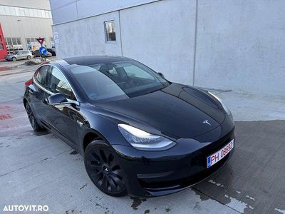 Second-hand Tesla Model 3 323 kW (440 CP) 2020 Culoarenegru Berlinǎ