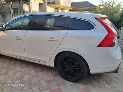 Second-hand Volvo V60 R-Design 120 CP (88 kW) 2018 Alb Break