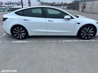 Second-hand Tesla Model 3 208 kW (283 CP) 2023 Culoarealb Berlinǎ