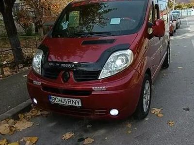Rosu Utilizat 2008 Renault Trafic Monovolum | 7.490 EUR (Scump)