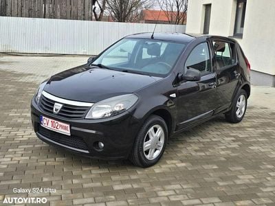 Second-hand Dacia Sandero Lauréate 75 CP (55 kW) 2010 Culoarenegru Hatchback