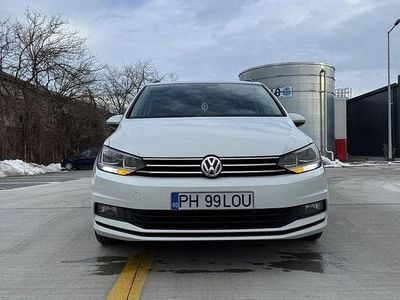 Second-hand VW Touran Comfortline 150 CP (110 kW) 2020 Culoarealb Monovolum