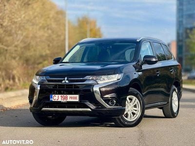 Second-hand Mitsubishi Outlander P-HEV 121 CP (88 kW) 2016 Culoarenegru SUV